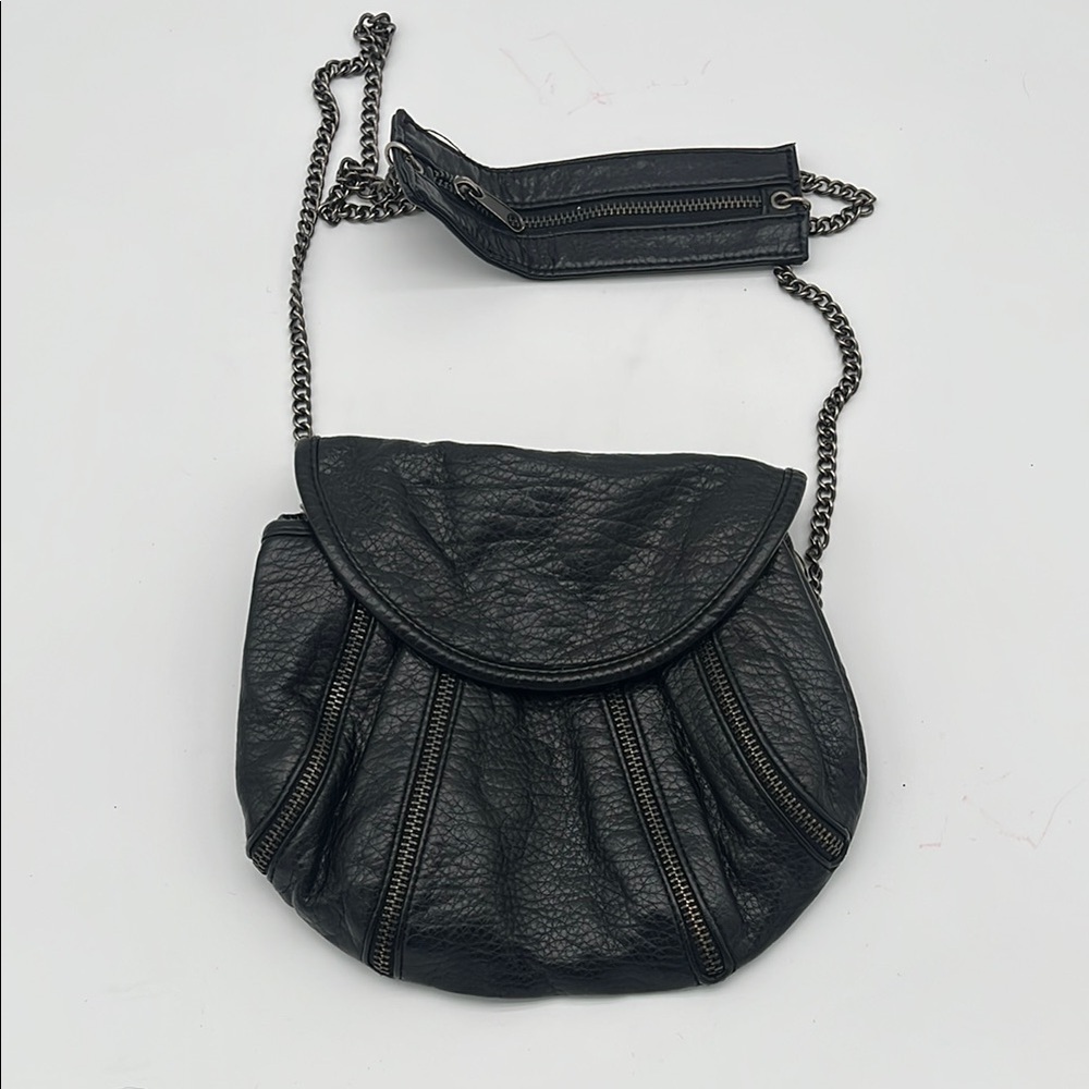 Deena & Ozzy Black Leather Chain Zippered Small Crossbody Bag